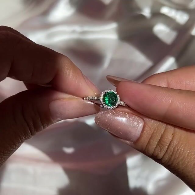 Video de Anel Laís · Prata 925 · Verde 1ct · Solitário · Halo