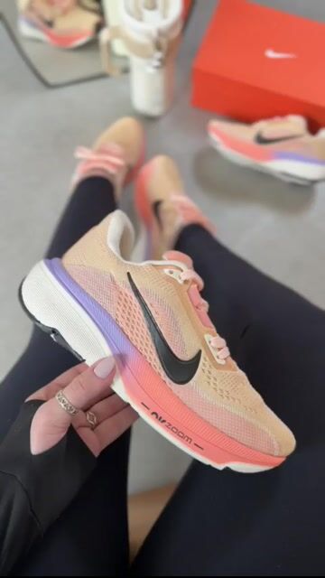 Vídeo de Nike Air Zoom Revolution 8 Salmão