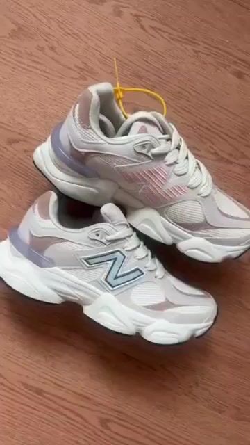 Vídeo de New Balance Off/Nude