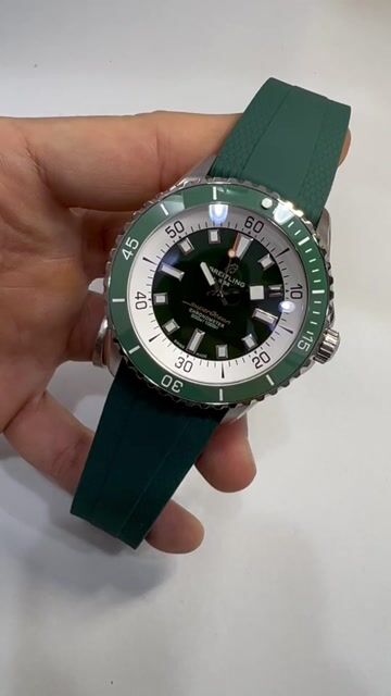 Video de Breitling Superocean 44mm - AÇO/MOSTRADOR VERDE - SILICONE