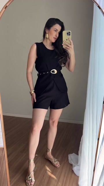 Video de Conjunto Sabrina - Blusa e Shorts com Cinto