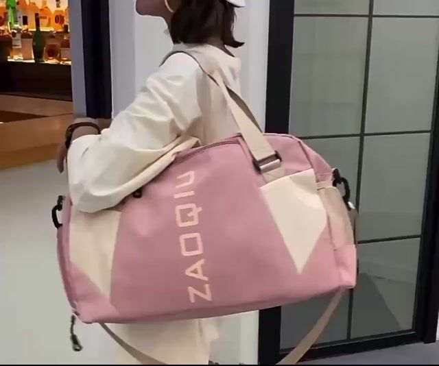 Vídeo de Bolsa Mala Esportiva ou Bagagem de mão em Nylon com alça longa de ombro e compartimento para calçado - Zaoqiu