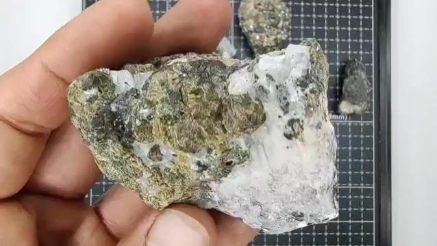 Video de 404 gr Calcopirita con Galena y Manganocalcita 8 Piezas Minerales de Colección