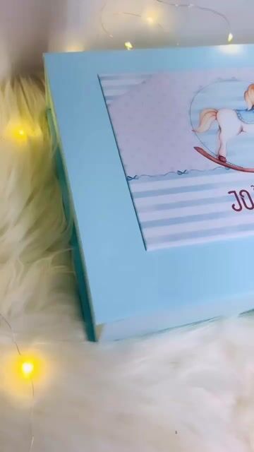 Video de Kit Maternidade Caderneta de Vacina Livro do Bebê e Caixa Cartonada