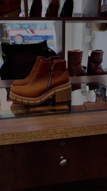 Video de SOLEMNIA SHOES