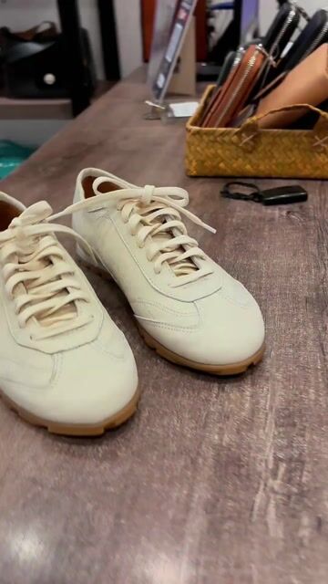 Video de SOLEMNIA SHOES