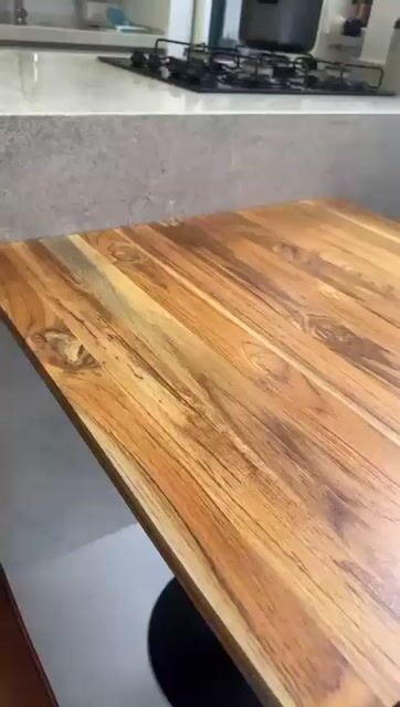 Video de Mesa RIGO SC - Feita em aço e madeira TEKA
