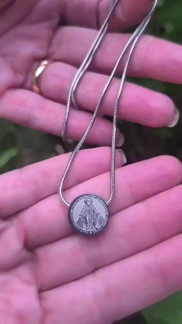 Video de Colar de Inox com Medalha de Nossa Senhora Das Graças -Prata