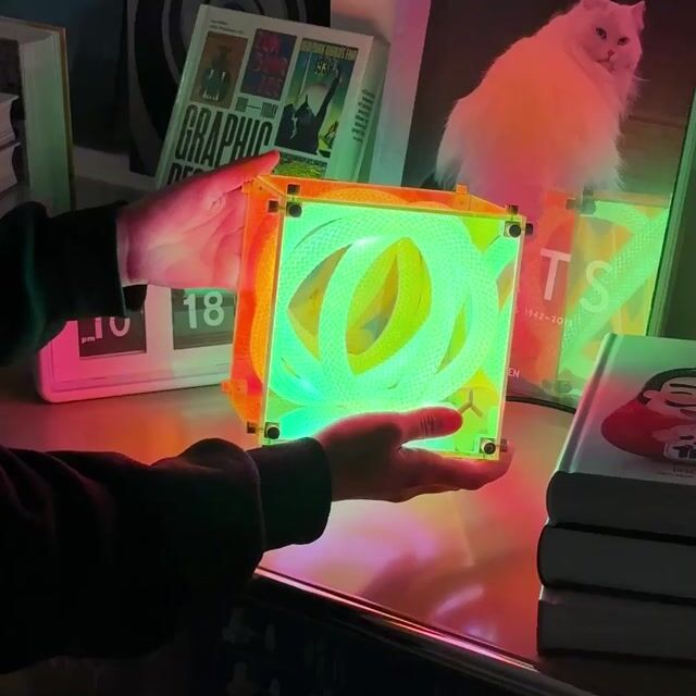 Video de Lámpara Mini Kosmo Iris. Clic para pausar o reproducir.