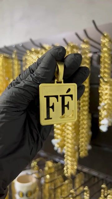 Vídeo de Pingente Fé Chapa Vazado G Banhado A Ouro 18K