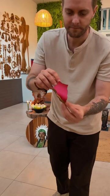 Vídeo de Imã - Escudo de Ogum Espelhado Vermelho - 10cm Alt