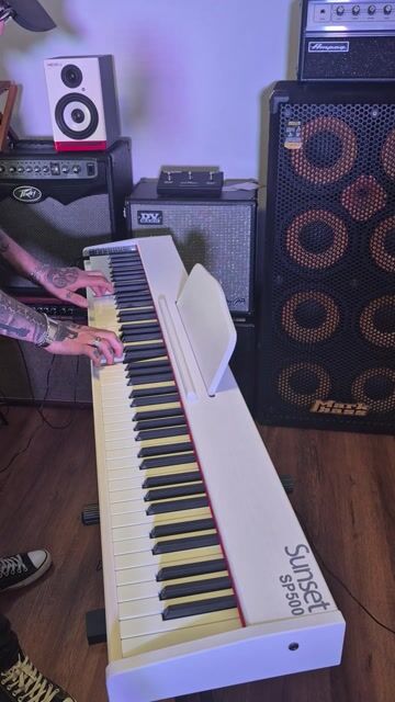Video de Piano Digital Sunset Music Sp500 88 Teclas Livianas Midi + Pedal - Blanco