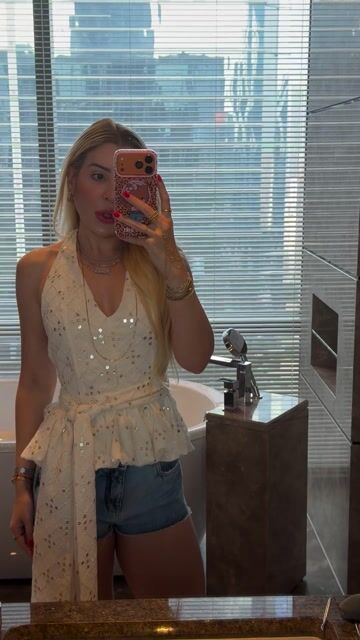 Vídeo de Blusa Babado Peplum Michelle com faixa longa para amarração. Amiche