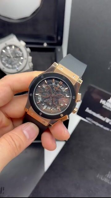 Video de Hublot Classic Chrono rose 45mm - Mostrador esqueleto