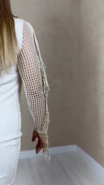 Vídeo de Vestido Curto de Festa Ombro Único com Franjas e Fios Dourados