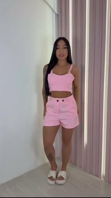 Video de Conjunto Cropped e Shorts com Botões