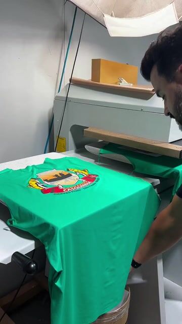 Video de Camiseta de Poliamida Personalizada com Capuz