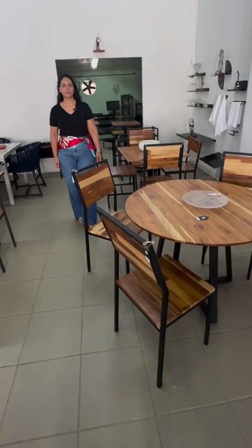 Video de Cadeira RIGO Brasília em Aço e Madeira Teka | Design Sofisticado | Casa Rigo