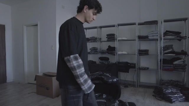 Video de REMERA con MANGAS CUADRILLÉ desmontables
