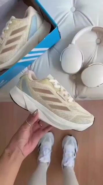 Video de Tenis Adizero Bege