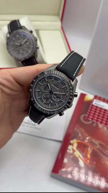 Video de Omega Speedmaster Dark Side Of The Moon Cinza 43mm - Aço black/Mostrador Cinza - NYLON