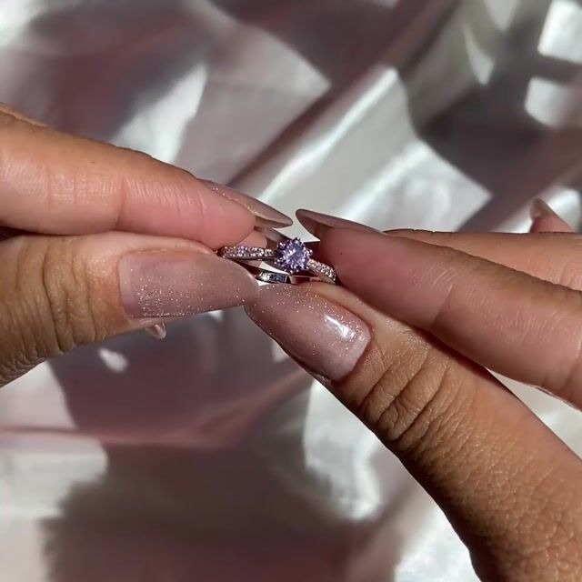 Video de Anel Nicole · Prata 925 · Roxo 0,5ct · Solitário · Aro Cravejado