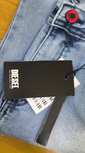 Video de Calça Jeans Diesel Masculina Skinny Clara