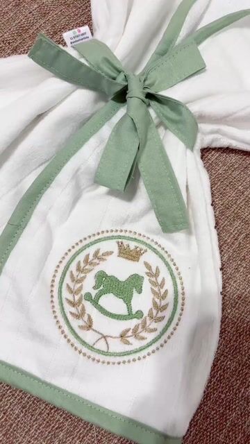 Vídeo de Roupão para bebê / infantil personalizado tema cavalinho
