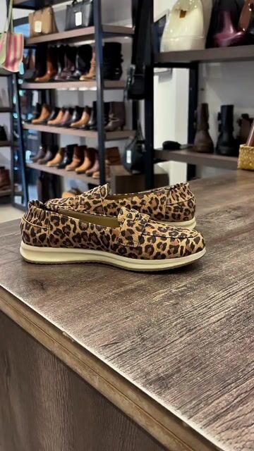 Video de SOLEMNIA SHOES