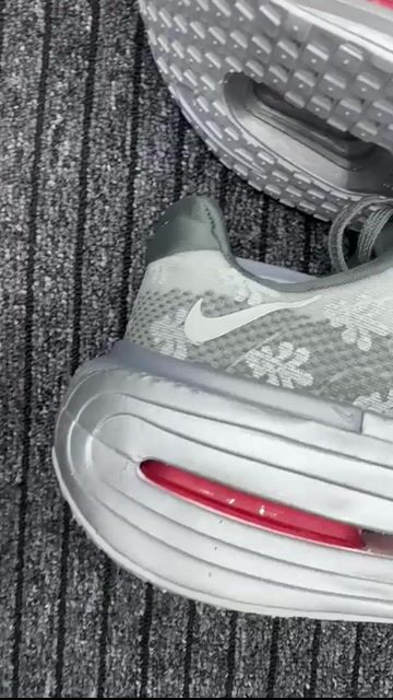 Video de Nike Zoom Vomero Cinza Geyser importado Premium