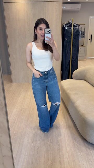 Vídeo de Calça Jeans Feminina Baggy com Rasgo DZ21591