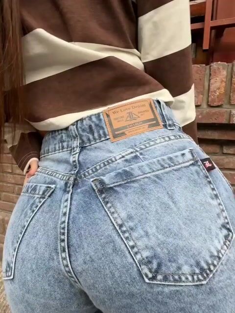 Video de MOM CROP CHESTER