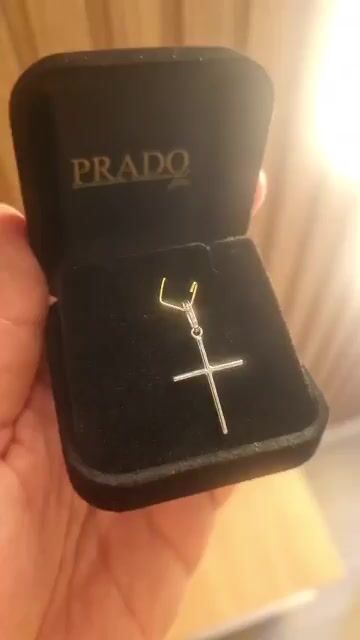 Video de Pingente Cruz Palito Em Ouro Branco 18k