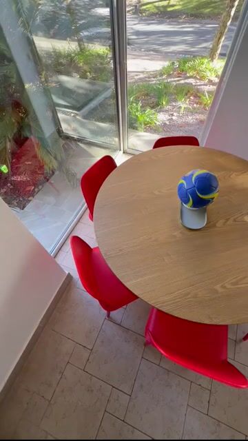 Video de MESA de COMEDOR CLOE - MESA REDONDA CON BASE CILINDRICA -AGOTADA-