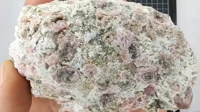 Video de 270 gr Granate Rosa de Coahuila (1 pz) - Mineral de Colección