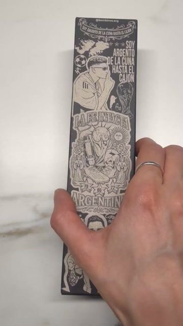 Video of BOMBILLON ACERO Y ALPACA + TRENZADO DOBLE ANILLO BRONCE + CAJA GRABADA PERSONALIZADA (1 grabado) - bombilla mate