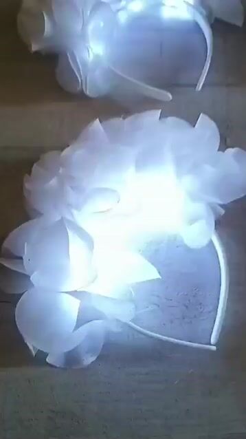 Video de Vincha de 4 flores grandes led x1