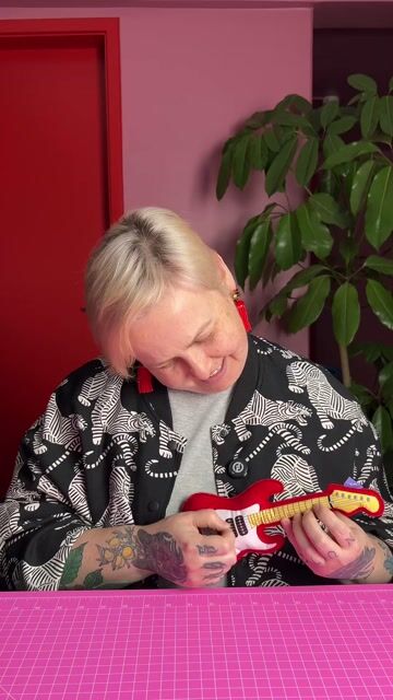 Vídeo de Guitarra StratoCats - Brinquedo para gato