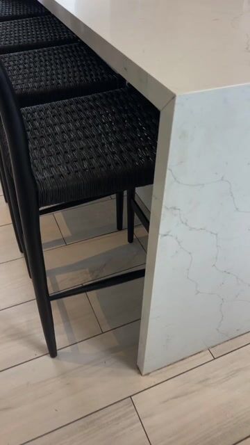 Video de BANQUETA MOLLER TOTAL BLACK