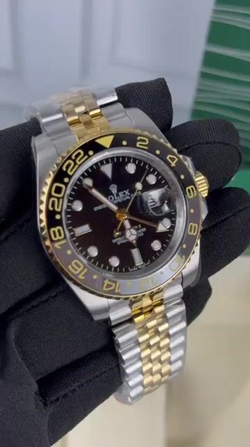 Video de Rolex GMT Master II 40mm - Mostrador preto/ Bezel preto com cinza