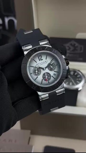 Video de Bvlgari Aluminium 40mm - Mostrador branco e preto/Bezel preto e aço