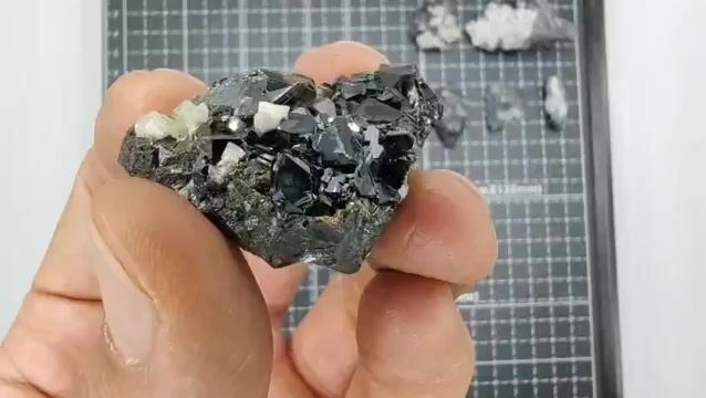 Video de 102 gr Esfalerita con Dolomita (6 Piezas) - Mineral de Colección