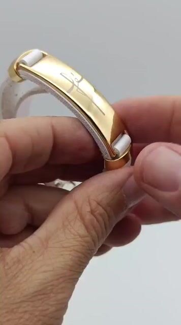 Video de Pulseira Branca com metal dourado - Fé - feixo prateado
