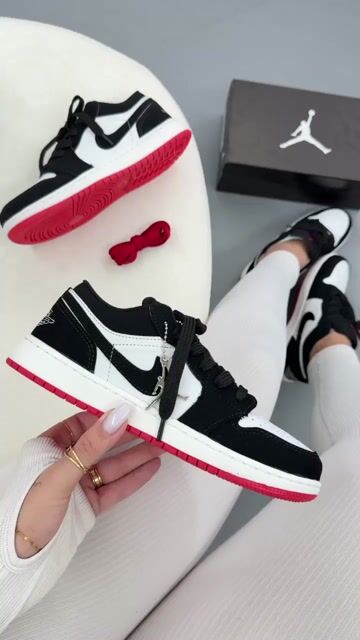 Vídeo de TENIS AIR JORDAN LOW PRETO BRANCO VERMELHO