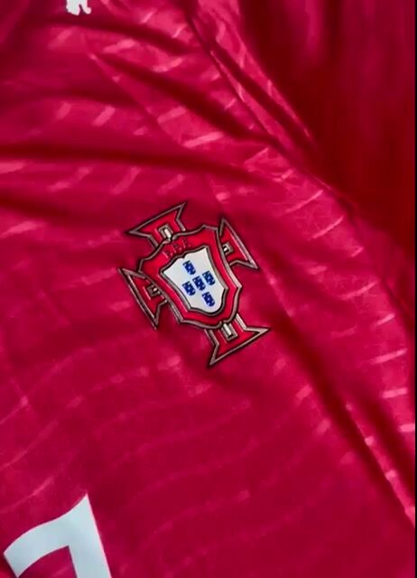 Video de CAMISETA PORTUGAL 2026/27 TITULAR MANGA LARGA RONALDO 7 - TELA JUGADOR