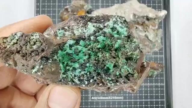 Video de 907 gr Conicalcita, Rosasita y Malaquita (6 Piezas) - Mineral de Colección
