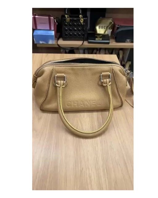 Vídeo de Bolsa Chanel Com Alça Lax Tassel Bowler Caramelo