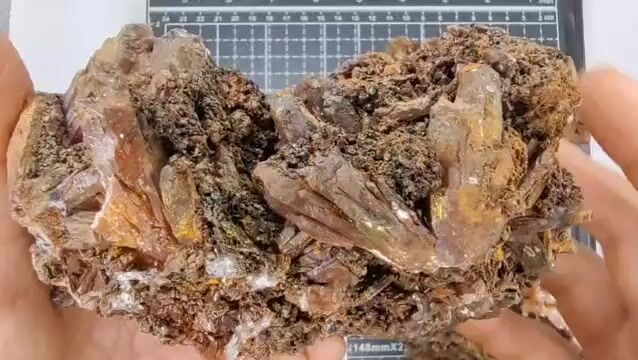 Video de 1.6 kg Cuarzo Hematoidal Tangerine con Wulfenita 3 pz Minerales de Colección