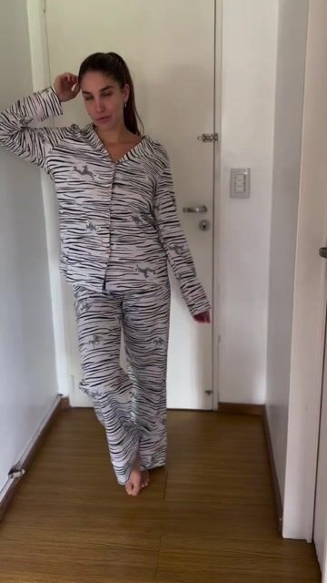 Video de PIJAMA CAMISERO M/LARGA P/LARGO CEBRA (PR10279I25)