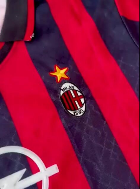 Video de CAMISETA RETRO MILAN 1995/96 TITULAR BAGGIO 18